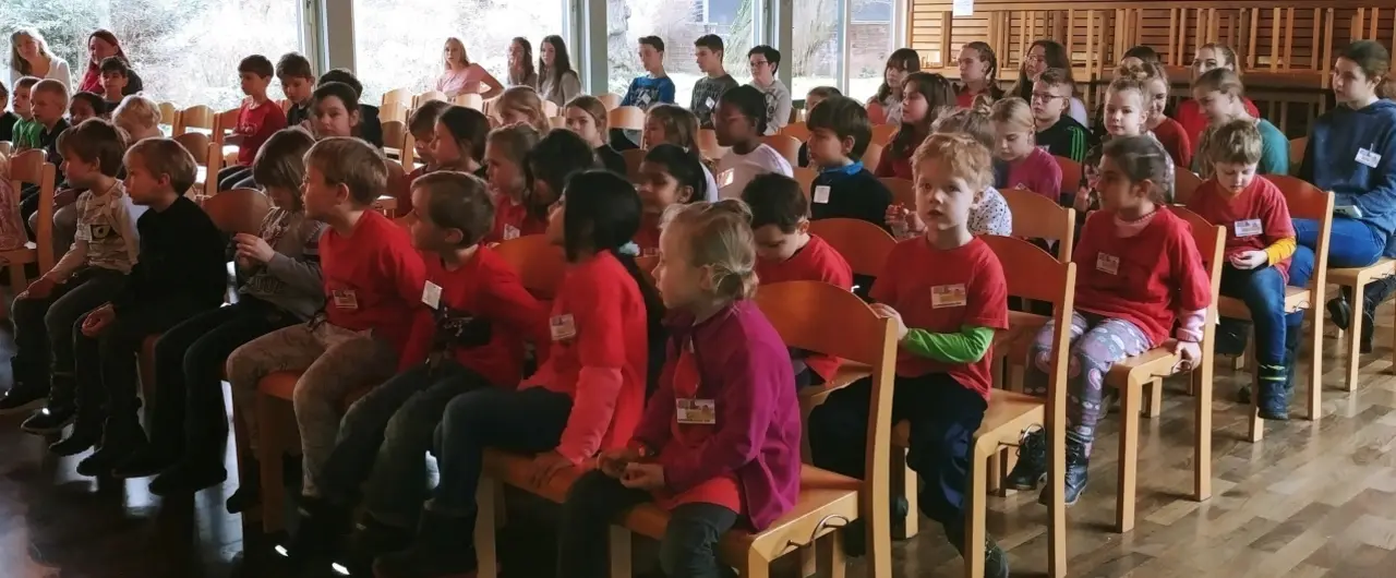 65 Kinder und 25 Jugendliche bei der Kinderbibelwoche 2020 im Gemeindesaal